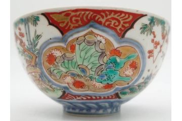 上手物　江戸期　古伊万里　色絵　約12cm　3.7寸　華やかな雰囲気溢れる蓋付き茶碗3客セット(松竹梅、金彩、風景、花、器、どんぶり、蓋茶碗、和食器、三寸七分)(R-082822)