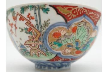 上手物　江戸期　古伊万里　色絵　約12cm　3.7寸　華やかな雰囲気溢れる蓋付き茶碗3客セット(松竹梅、金彩、風景、花、器、どんぶり、蓋茶碗、和食器、三寸七分)(R-082822)