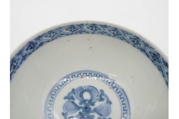 上手物　江戸期　古伊万里　色絵　約12cm　3.7寸　華やかな雰囲気溢れる蓋付き茶碗3客セット(松竹梅、金彩、風景、花、器、どんぶり、蓋茶碗、和食器、三寸七分)(R-082822)