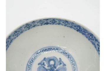 上手物　江戸期　古伊万里　色絵　約12cm　3.7寸　華やかな雰囲気溢れる蓋付き茶碗3客セット(松竹梅、金彩、風景、花、器、どんぶり、蓋茶碗、和食器、三寸七分)(R-082822)