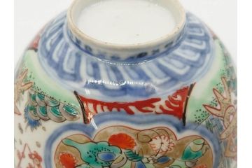 上手物　江戸期　古伊万里　色絵　約12cm　3.7寸　華やかな雰囲気溢れる蓋付き茶碗3客セット(松竹梅、金彩、風景、花、器、どんぶり、蓋茶碗、和食器、三寸七分)(R-082822)