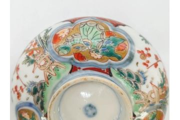 上手物　江戸期　古伊万里　色絵　約12cm　3.7寸　華やかな雰囲気溢れる蓋付き茶碗3客セット(松竹梅、金彩、風景、花、器、どんぶり、蓋茶碗、和食器、三寸七分)(R-082822)