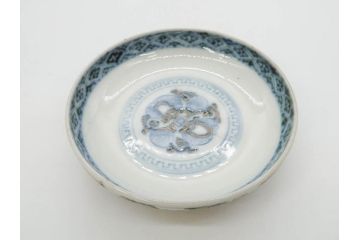上手物　江戸期　古伊万里　色絵　約12cm　3.7寸　華やかな雰囲気溢れる蓋付き茶碗3客セット(松竹梅、金彩、風景、花、器、どんぶり、蓋茶碗、和食器、三寸七分)(R-082822)