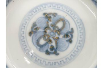上手物　江戸期　古伊万里　色絵　約12cm　3.7寸　華やかな雰囲気溢れる蓋付き茶碗3客セット(松竹梅、金彩、風景、花、器、どんぶり、蓋茶碗、和食器、三寸七分)(R-082822)