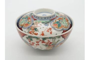 上手物　江戸期　古伊万里　色絵　約12cm　3.7寸　華やかな雰囲気溢れる蓋付き茶碗3客セット(松竹梅、金彩、風景、花、器、どんぶり、蓋茶碗、和食器、三寸七分)(R-082822)