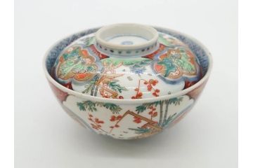 上手物　江戸期　古伊万里　色絵　約12cm　3.7寸　華やかな雰囲気溢れる蓋付き茶碗3客セット(松竹梅、金彩、風景、花、器、どんぶり、蓋茶碗、和食器、三寸七分)(R-082822)
