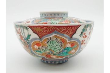 上手物　江戸期　古伊万里　色絵　約12cm　3.7寸　華やかな雰囲気溢れる蓋付き茶碗3客セット(松竹梅、金彩、風景、花、器、どんぶり、蓋茶碗、和食器、三寸七分)(R-082822)