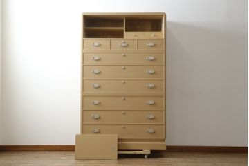 中古　美品　光彦刻　品のある金具が魅力的な加茂総桐箪笥(総桐たんす、四方丸、大丸、衣装箪笥、収納箪笥、和タンス、引き出し、上下バラ売り可能)(R-082826)