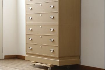 中古　美品　光彦刻　品のある金具が魅力的な加茂総桐箪笥(総桐たんす、四方丸、大丸、衣装箪笥、収納箪笥、和タンス、引き出し、上下バラ売り可能)(R-082826)