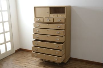 中古　美品　光彦刻　品のある金具が魅力的な加茂総桐箪笥(総桐たんす、四方丸、大丸、衣装箪笥、収納箪笥、和タンス、引き出し、上下バラ売り可能)(R-082826)