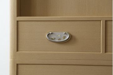 中古　美品　光彦刻　品のある金具が魅力的な加茂総桐箪笥(総桐たんす、四方丸、大丸、衣装箪笥、収納箪笥、和タンス、引き出し、上下バラ売り可能)(R-082826)