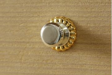 中古　美品　光彦刻　品のある金具が魅力的な加茂総桐箪笥・上段(総桐たんす、四方丸、大丸、収納箪笥、和タンス、収納棚、戸棚、ローボード、テレビ台、テレビボード)(R-082827)
