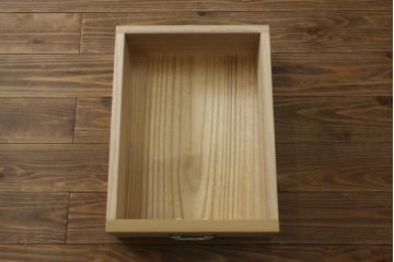 中古　美品　光彦刻　品のある金具が魅力的な加茂総桐箪笥・上段(総桐たんす、四方丸、大丸、収納箪笥、和タンス、収納棚、戸棚、ローボード、テレビ台、テレビボード)(R-082827)