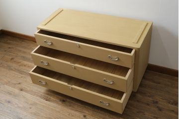 中古　美品　光彦刻　品のある金具が魅力的な加茂総桐箪笥・中段(総桐たんす、四方丸、大丸、収納箪笥、和タンス、引き出し、ローボード、ローチェスト、テレビ台、テレビボード)(R-082828)