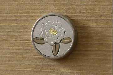中古　美品　光彦刻　品のある金具が魅力的な加茂総桐箪笥・中段(総桐たんす、四方丸、大丸、収納箪笥、和タンス、引き出し、ローボード、ローチェスト、テレビ台、テレビボード)(R-082828)