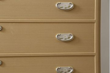 中古　美品　光彦刻　品のある金具が魅力的な加茂総桐箪笥・中段(総桐たんす、四方丸、大丸、収納箪笥、和タンス、引き出し、ローボード、ローチェスト、テレビ台、テレビボード)(R-082828)
