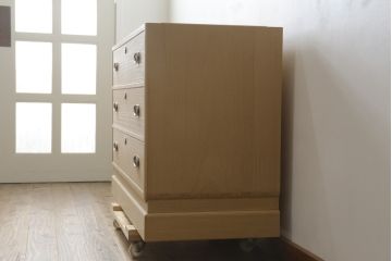 中古　美品　光彦刻　品のある金具が魅力的な加茂総桐箪笥・下段(総桐たんす、四方丸、大丸、収納箪笥、和タンス、引き出し、ローボード、サイドチェスト、テレビ台、テレビボード)(R-082829)