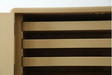 中古　美品　光彦刻　淡い色合いの品のある金具が魅力的な加茂総桐箪笥(総桐たんす、四方丸、大丸、衣装箪笥、収納箪笥、和タンス、引き出し、上下バラ売り可能)(定価約200万円)(R-082830)
