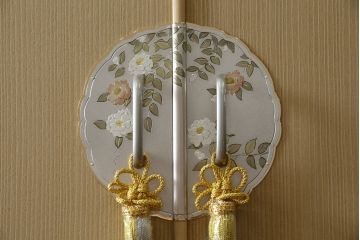 中古　美品　光彦刻　淡い色合いの品のある金具が魅力的な加茂総桐箪笥(総桐たんす、四方丸、大丸、衣装箪笥、収納箪笥、和タンス、引き出し、上下バラ売り可能)(定価約200万円)(R-082830)