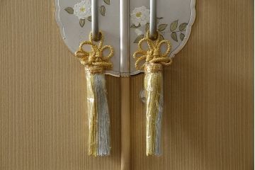 中古　美品　光彦刻　淡い色合いの品のある金具が魅力的な加茂総桐箪笥(総桐たんす、四方丸、大丸、衣装箪笥、収納箪笥、和タンス、引き出し、上下バラ売り可能)(定価約200万円)(R-082830)