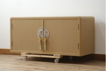 中古　美品　光彦刻　淡い色合いの品のある金具が魅力的な加茂総桐箪笥・上段(総桐たんす、四方丸、大丸、収納箪笥、和タンス、観音箪笥、ローボード、ローチェスト、引き出し、テレビ台、テレビボード)(R-082831)