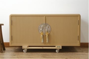 中古　美品　光彦刻　淡い色合いの品のある金具が魅力的な加茂総桐箪笥・上段(総桐たんす、四方丸、大丸、収納箪笥、和タンス、観音箪笥、ローボード、ローチェスト、引き出し、テレビ台、テレビボード)(R-082831)