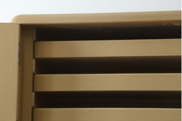 中古　美品　光彦刻　淡い色合いの品のある金具が魅力的な加茂総桐箪笥・上段(総桐たんす、四方丸、大丸、収納箪笥、和タンス、観音箪笥、ローボード、ローチェスト、引き出し、テレビ台、テレビボード)(R-082831)