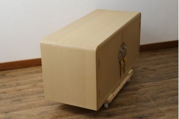 中古　美品　光彦刻　淡い色合いの品のある金具が魅力的な加茂総桐箪笥・上段(総桐たんす、四方丸、大丸、収納箪笥、和タンス、観音箪笥、ローボード、ローチェスト、引き出し、テレビ台、テレビボード)(R-082831)