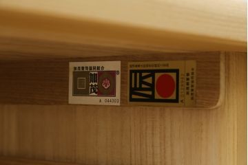 中古　美品　光彦刻　淡い色合いの品のある金具が魅力的な加茂総桐箪笥・上段(総桐たんす、四方丸、大丸、収納箪笥、和タンス、観音箪笥、ローボード、ローチェスト、引き出し、テレビ台、テレビボード)(R-082831)