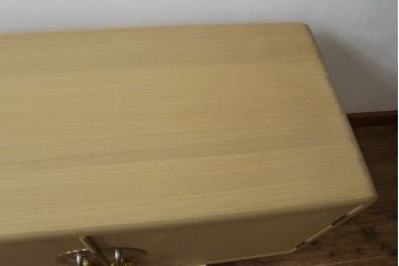 中古　美品　光彦刻　淡い色合いの品のある金具が魅力的な加茂総桐箪笥・上段(総桐たんす、四方丸、大丸、収納箪笥、和タンス、観音箪笥、ローボード、ローチェスト、引き出し、テレビ台、テレビボード)(R-082831)