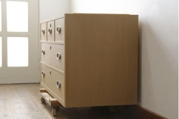 中古　美品　光彦刻　上品な雰囲気の金具が魅力的な加茂総桐箪笥・中段(総桐たんす、四方丸、大丸、収納箪笥、和タンス、引き出し、ローボード、ローチェスト、テレビ台、テレビボード)(R-082832)