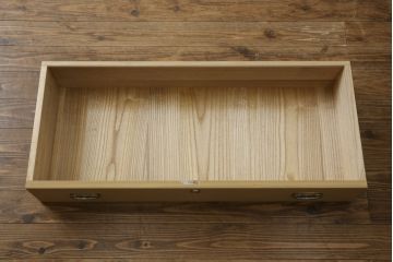 中古　美品　光彦刻　上品な雰囲気の金具が魅力的な加茂総桐箪笥・中段(総桐たんす、四方丸、大丸、収納箪笥、和タンス、引き出し、ローボード、ローチェスト、テレビ台、テレビボード)(R-082832)