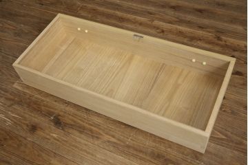 中古　美品　光彦刻　上品な雰囲気の金具が魅力的な加茂総桐箪笥・中段(総桐たんす、四方丸、大丸、収納箪笥、和タンス、引き出し、ローボード、ローチェスト、テレビ台、テレビボード)(R-082832)