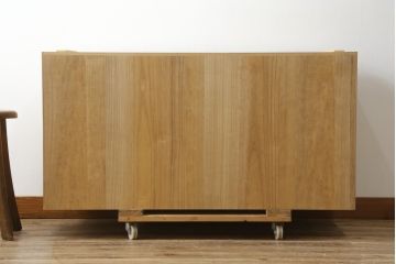 中古　美品　光彦刻　上品な雰囲気の金具が魅力的な加茂総桐箪笥・中段(総桐たんす、四方丸、大丸、収納箪笥、和タンス、引き出し、ローボード、ローチェスト、テレビ台、テレビボード)(R-082832)