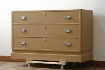 中古　美品　光彦刻　上品な雰囲気の金具が魅力的な加茂総桐箪笥・下段(総桐たんす、四方丸、大丸、収納箪笥、和タンス、引き出し、サイドチェスト、ローボード、テレビ台、テレビボード)(R-082833)