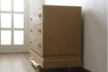 中古　美品　光彦刻　上品な雰囲気の金具が魅力的な加茂総桐箪笥・下段(総桐たんす、四方丸、大丸、収納箪笥、和タンス、引き出し、サイドチェスト、ローボード、テレビ台、テレビボード)(R-082833)