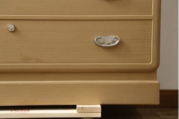 中古　美品　光彦刻　上品な雰囲気の金具が魅力的な加茂総桐箪笥・下段(総桐たんす、四方丸、大丸、収納箪笥、和タンス、引き出し、サイドチェスト、ローボード、テレビ台、テレビボード)(R-082833)