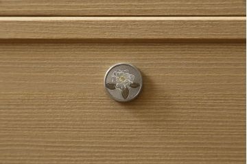 中古　美品　光彦刻　上品な雰囲気の金具が魅力的な加茂総桐箪笥・下段(総桐たんす、四方丸、大丸、収納箪笥、和タンス、引き出し、サイドチェスト、ローボード、テレビ台、テレビボード)(R-082833)