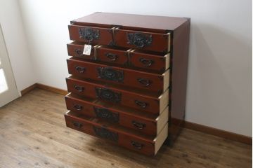 中古　超美品　仙台民芸箪笥(仙台箪笥)　欅産業　漆塗りの朱色に黒々とした金具が映える衣装箪笥(整理箪笥、和タンス、収納箪笥、民芸箪笥、引き出し、チェスト)(定価約110万円)(R-082835)
