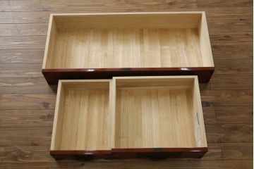 中古　超美品　仙台民芸箪笥(仙台箪笥)　欅産業　漆塗りの朱色に黒々とした金具が映える衣装箪笥(整理箪笥、和タンス、収納箪笥、民芸箪笥、引き出し、チェスト)(定価約110万円)(R-082835)