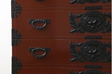 中古　超美品　仙台民芸箪笥(仙台箪笥)　欅産業　漆塗りの朱色に黒々とした金具が映える衣装箪笥(整理箪笥、和タンス、収納箪笥、民芸箪笥、引き出し、チェスト)(定価約110万円)(R-082835)