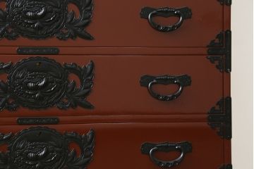 中古　超美品　仙台民芸箪笥(仙台箪笥)　欅産業　漆塗りの朱色に黒々とした金具が映える衣装箪笥(整理箪笥、和タンス、収納箪笥、民芸箪笥、引き出し、チェスト)(定価約110万円)(R-082835)