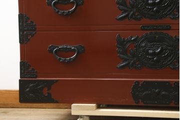 中古　超美品　仙台民芸箪笥(仙台箪笥)　欅産業　漆塗りの朱色に黒々とした金具が映える衣装箪笥(整理箪笥、和タンス、収納箪笥、民芸箪笥、引き出し、チェスト)(定価約110万円)(R-082835)