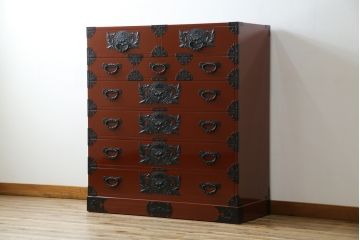 中古　超美品　仙台民芸箪笥(仙台箪笥)　欅産業　漆塗りの朱色に黒々とした金具が映える衣装箪笥(整理箪笥、和タンス、収納箪笥、民芸箪笥、引き出し、チェスト)(定価約110万円)(R-082835)