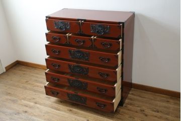 中古　超美品　仙台民芸箪笥(仙台箪笥)　欅産業　漆塗りの朱色に黒々とした金具が映える衣装箪笥(整理箪笥、和タンス、収納箪笥、民芸箪笥、引き出し、チェスト)(定価約110万円)(R-082835)