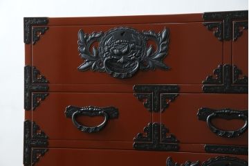 中古　超美品　仙台民芸箪笥(仙台箪笥)　欅産業　漆塗りの朱色に黒々とした金具が映える衣装箪笥(整理箪笥、和タンス、収納箪笥、民芸箪笥、引き出し、チェスト)(定価約110万円)(R-082835)