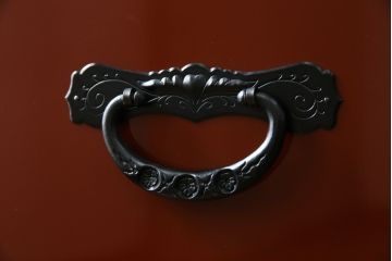 中古　超美品　仙台民芸箪笥(仙台箪笥)　欅産業　漆塗りの朱色に黒々とした金具が映える衣装箪笥(整理箪笥、和タンス、収納箪笥、民芸箪笥、引き出し、チェスト)(定価約110万円)(R-082835)