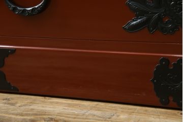 中古　超美品　仙台民芸箪笥(仙台箪笥)　欅産業　漆塗りの朱色に黒々とした金具が映える衣装箪笥(整理箪笥、和タンス、収納箪笥、民芸箪笥、引き出し、チェスト)(定価約110万円)(R-082835)
