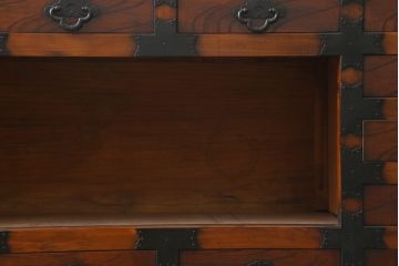 中古　存在感のある佇まいが魅力的なアンティーク調の時代箪笥サイドボード(収納棚、戸棚、収納箪笥、整理箪笥、サイドキャビネット、引き出し)(R-082836)