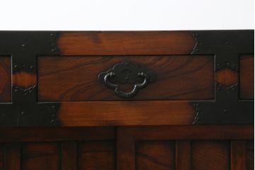 中古　存在感のある佇まいが魅力的なアンティーク調の時代箪笥サイドボード(収納棚、戸棚、収納箪笥、整理箪笥、サイドキャビネット、引き出し)(R-082836)